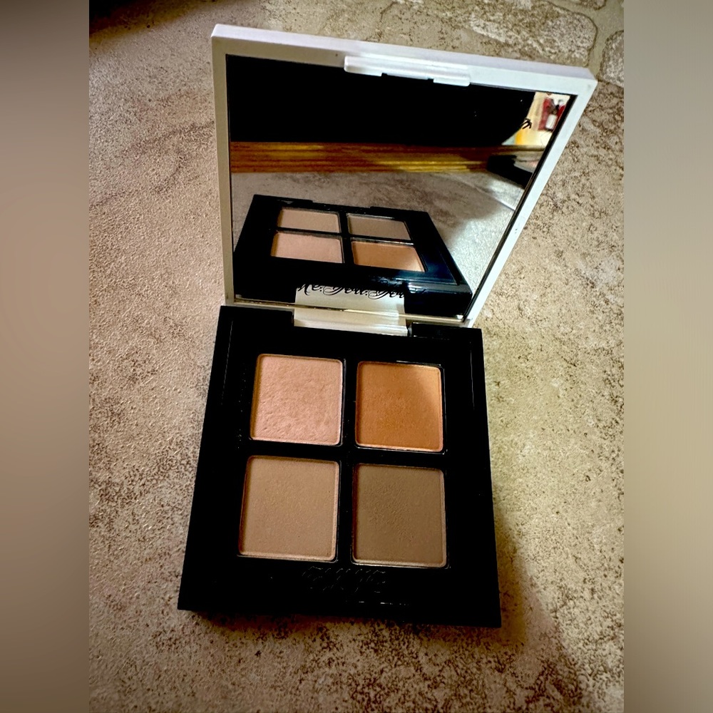 GXVE by Gwen Stefani eye shadow palette